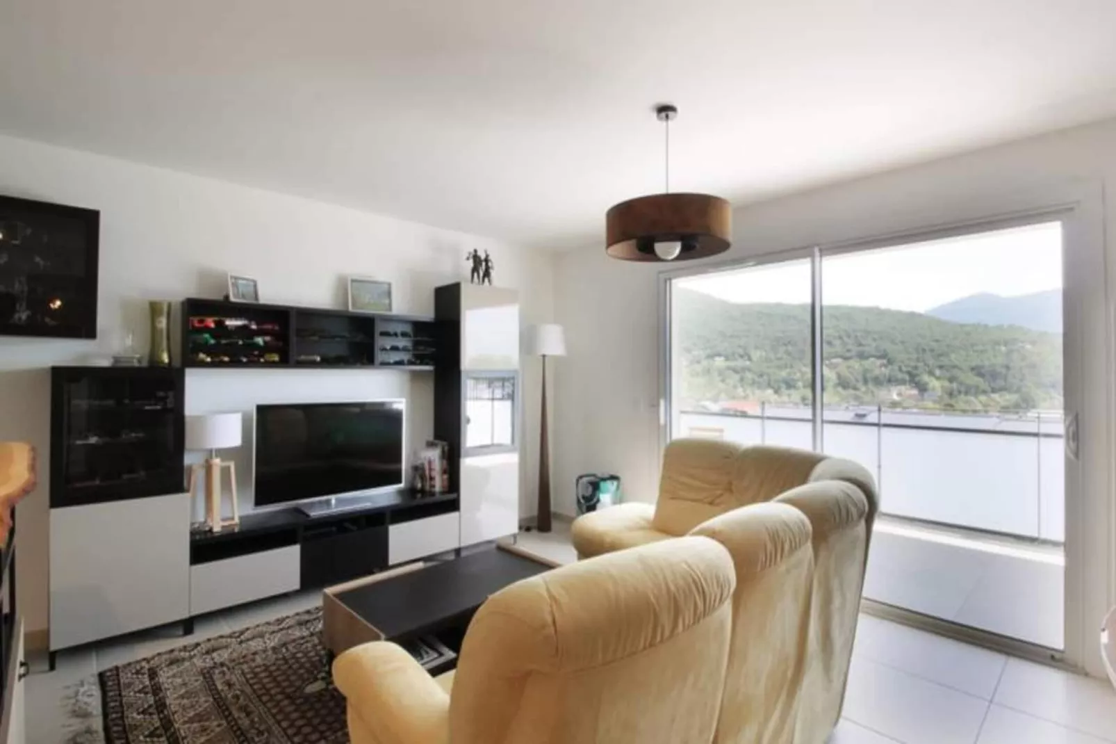 Confortable T3 Avec Terrasse Et Garage !-Living room