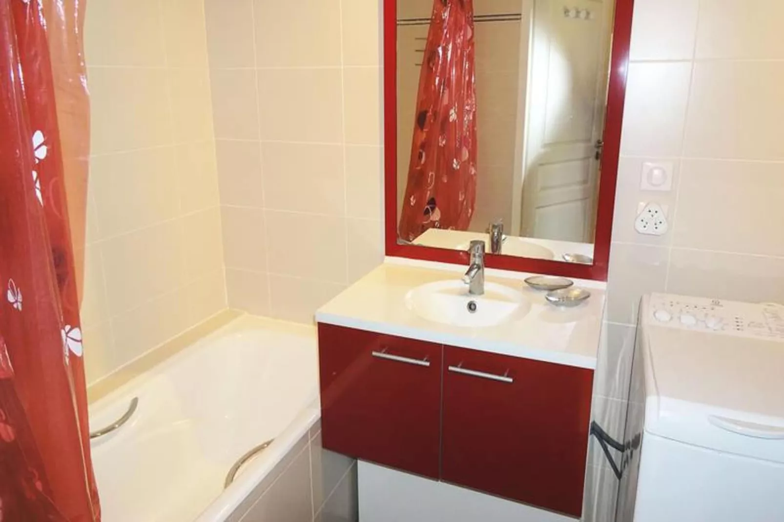 Residence Les Aiguieres-Bathroom