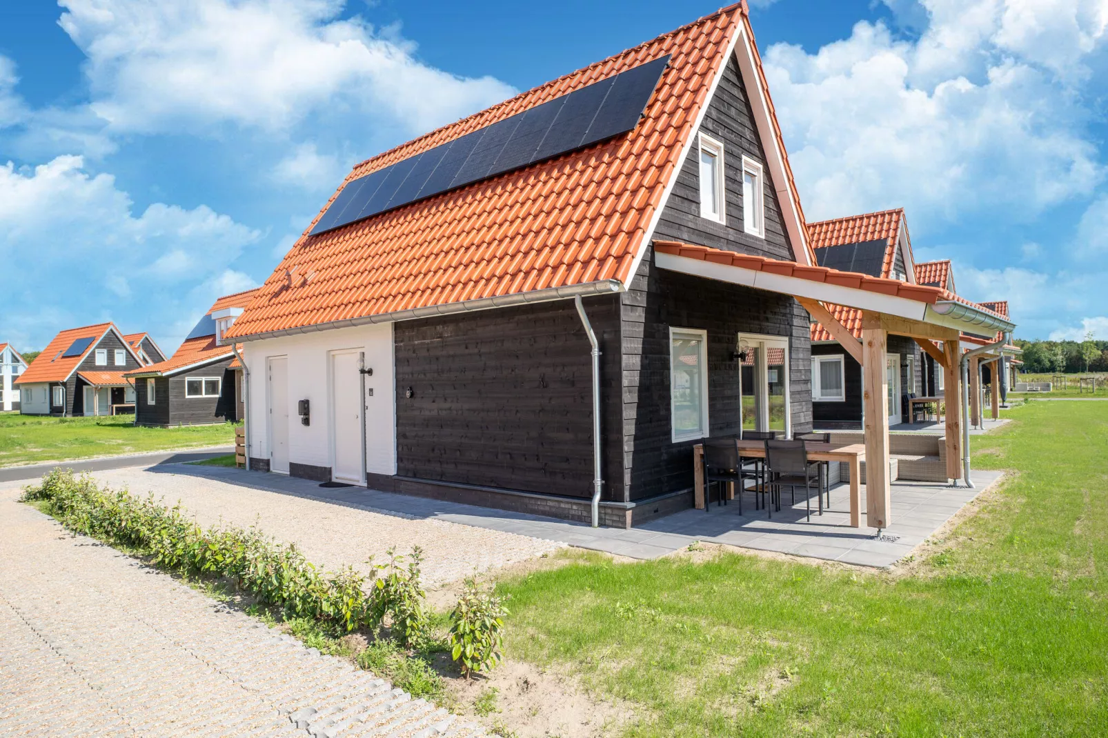 De Kievit Huis Nr 36-Gardens summer
