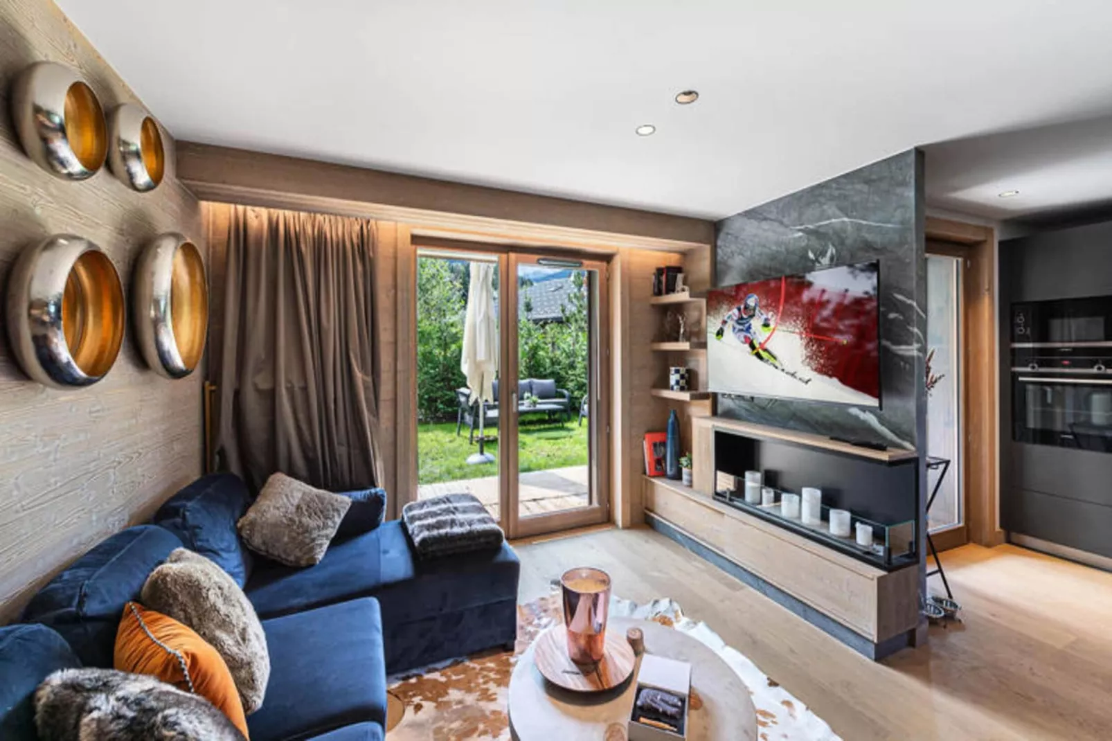 Résidence Stallion D-Exterior in summer