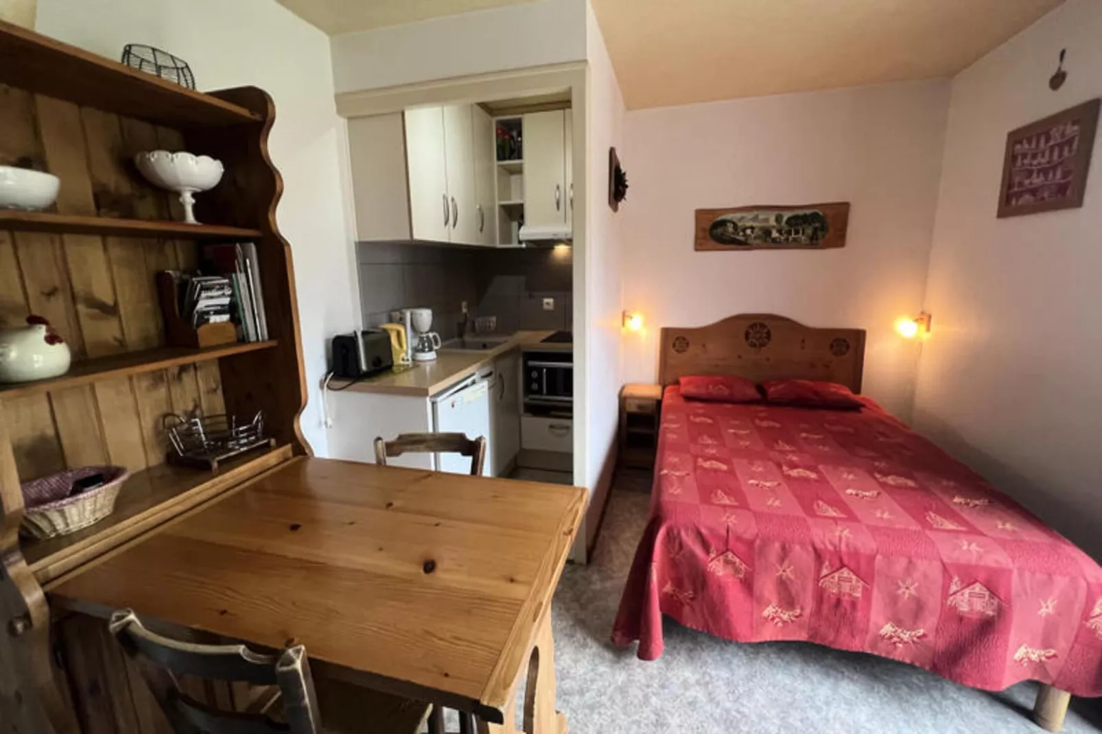 Studio à La Clusaz-Esszimmer