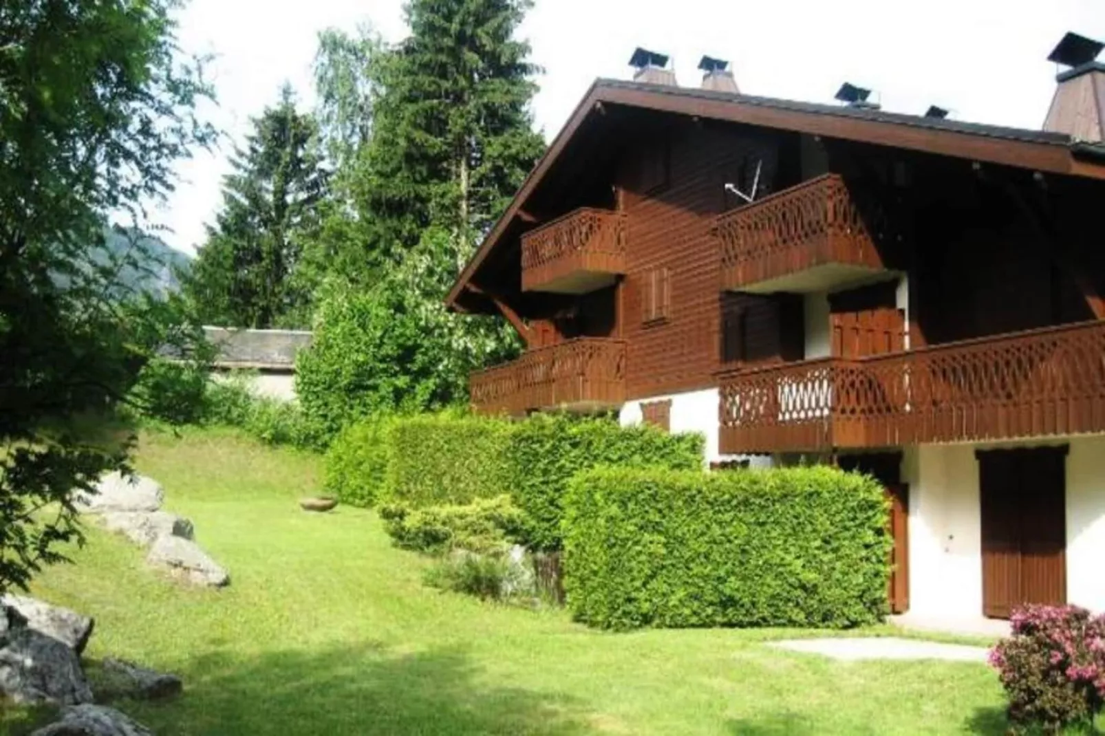 Résidence Les Aiguilles Rouges Bat B-Exterior in summer