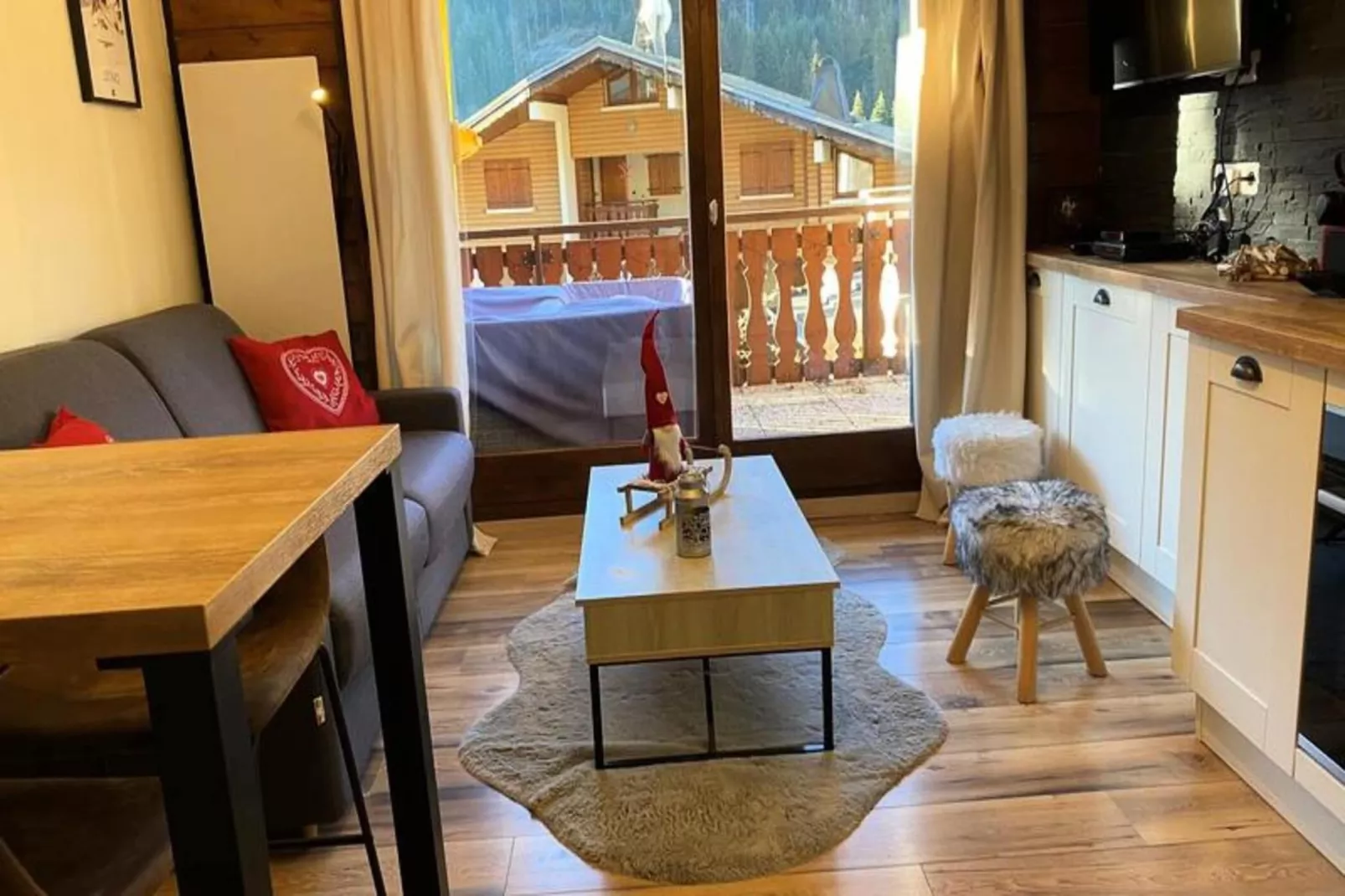 Résidence Les Perthuis-Exterior in summer