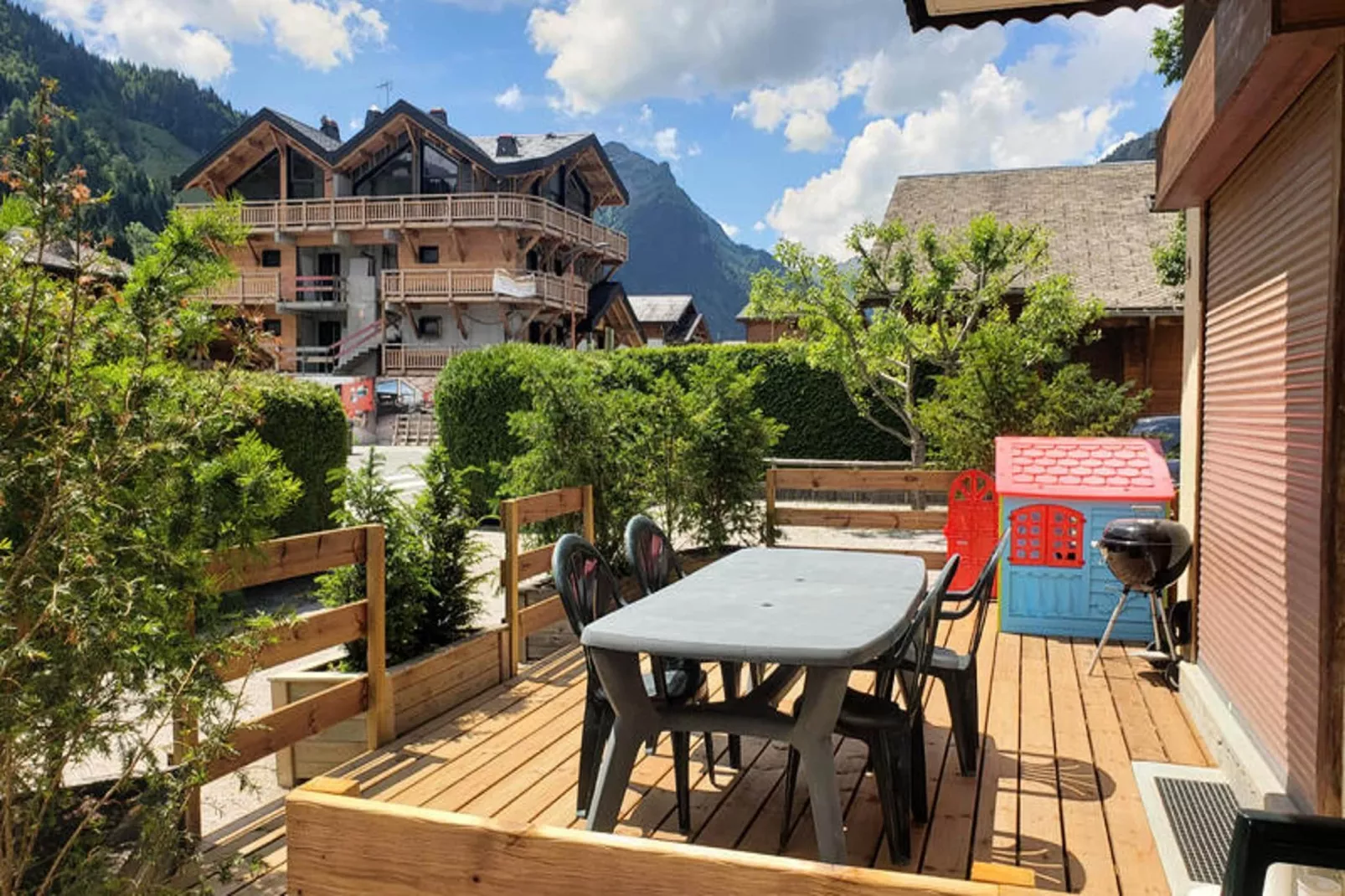 Appartements à Morzine-Gardens in summer