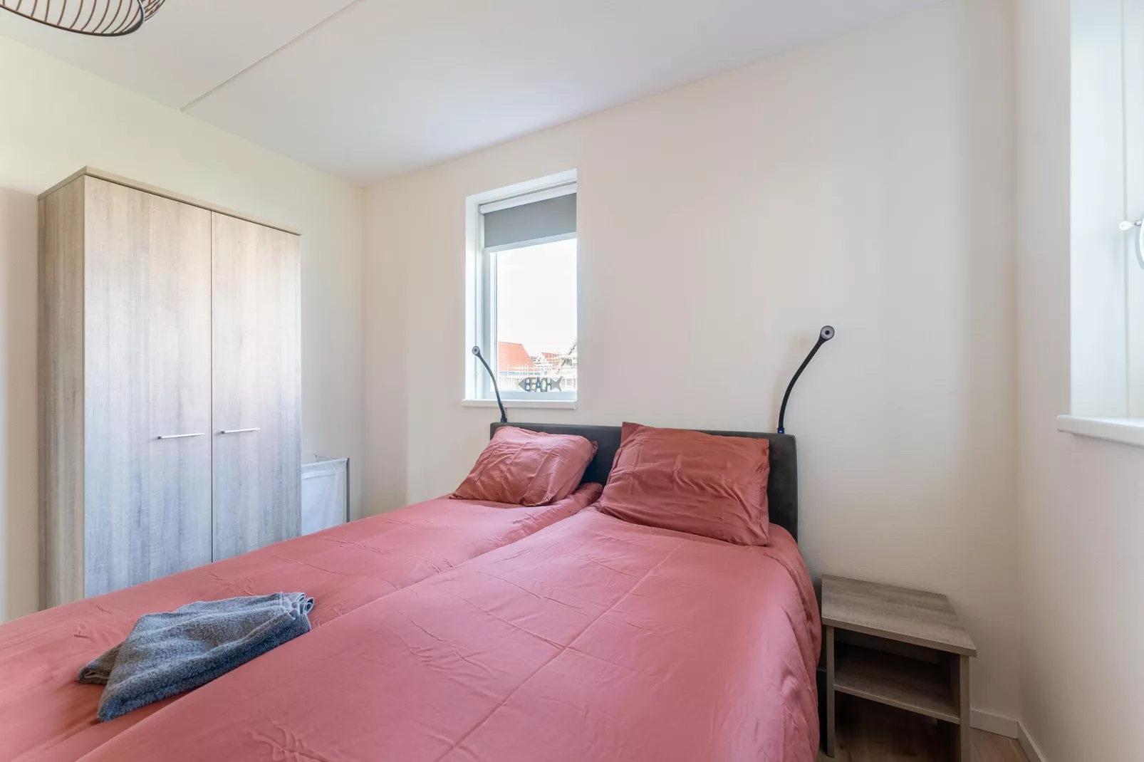 De Zeemeeuw Huis Nr 54-Bedroom