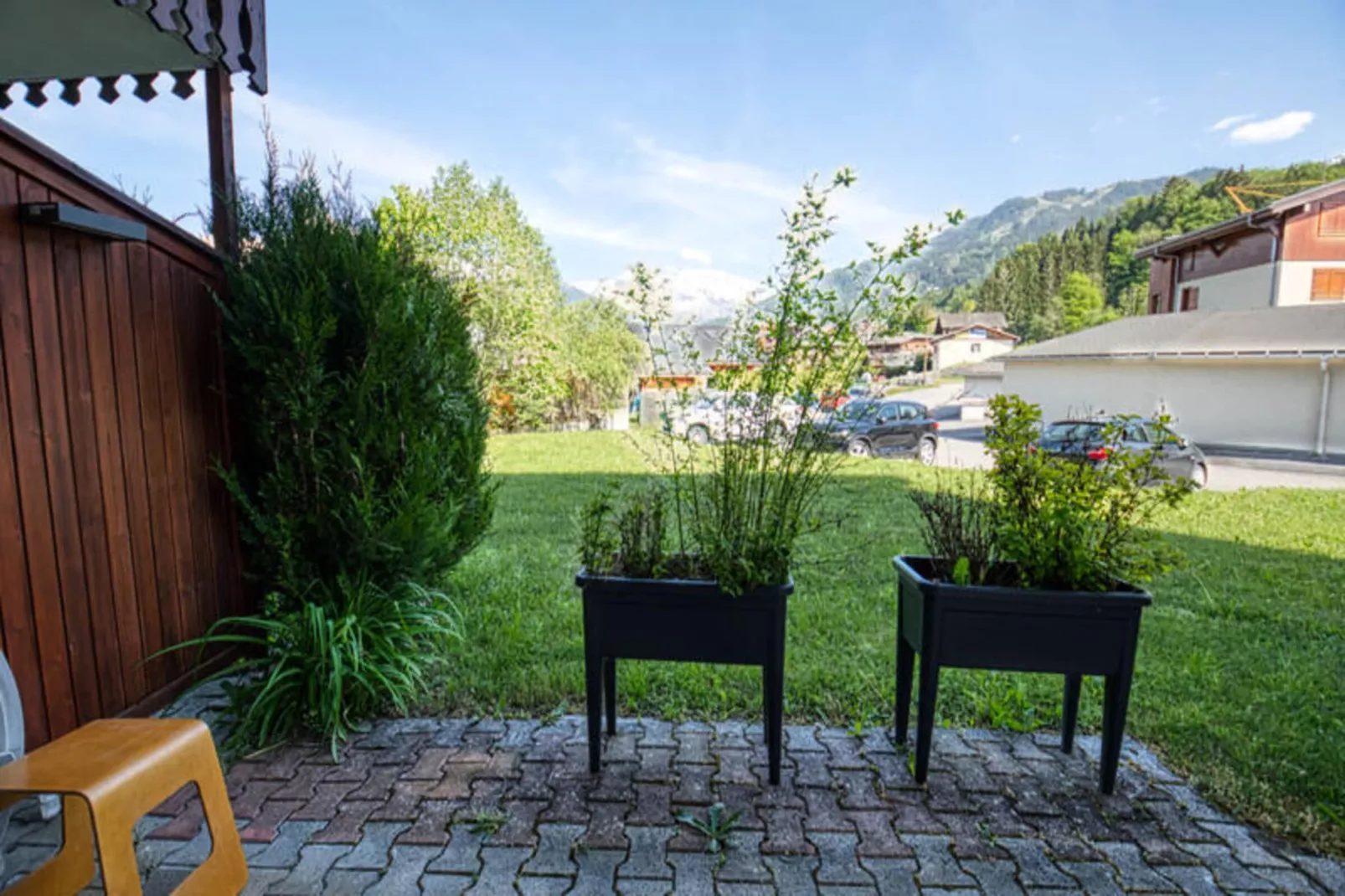 Residence Des Neiges Bat B-Jardins en été