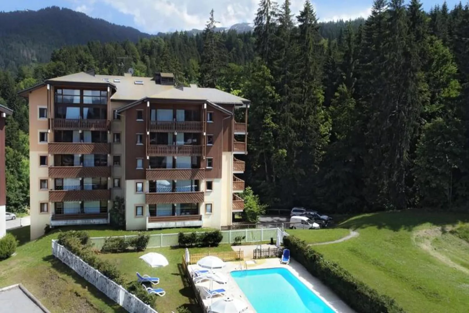 Résidence Odalys Le Buet**-Exterior in summer