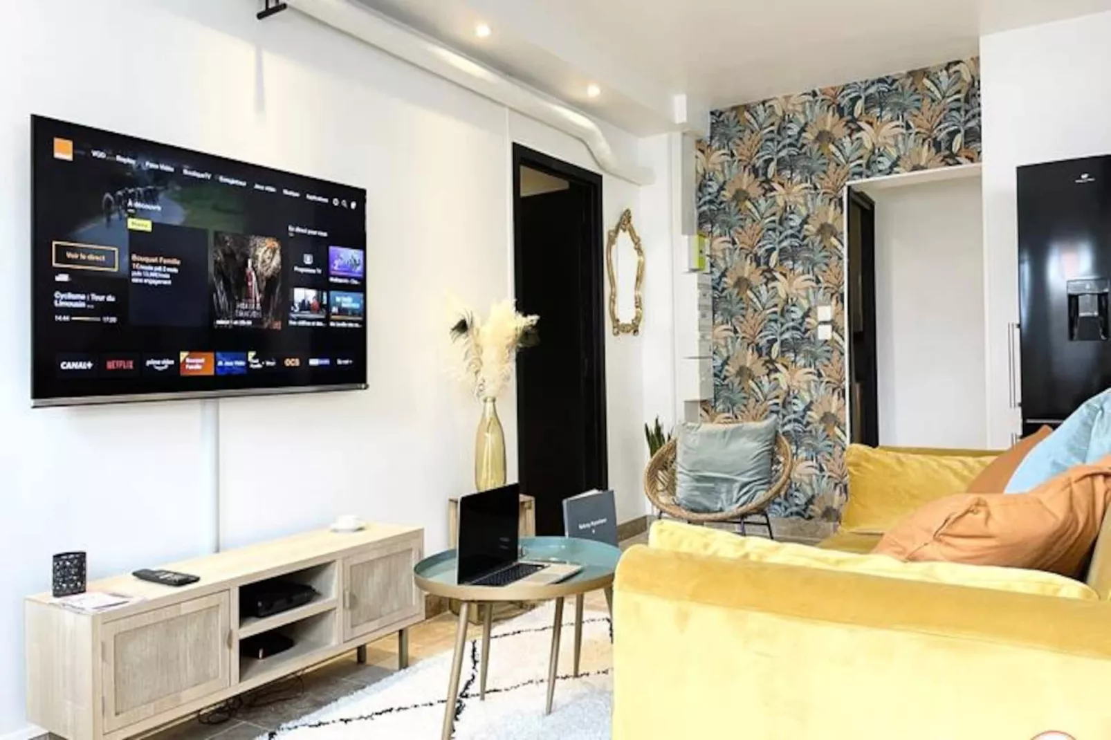 🚂 The Central Station - Parking - 50m Gare-Image-tags.