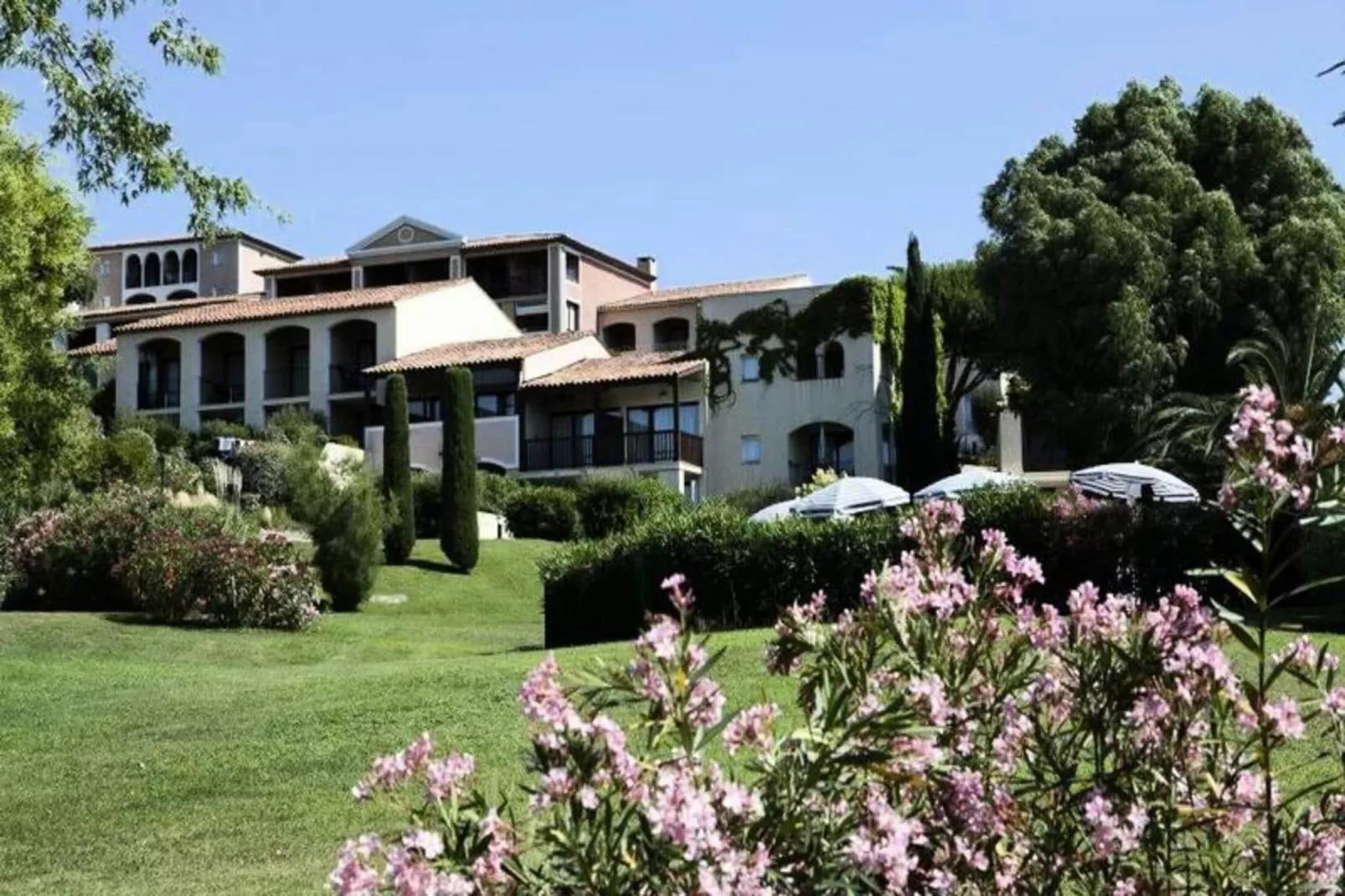 Résidence Les Parcs de Grimaud - maeva Home-Außenbereich Sommer