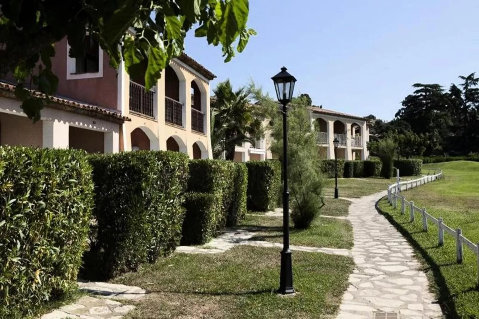 Résidence Les Parcs de Grimaud - maeva Home-Außenbereich Sommer