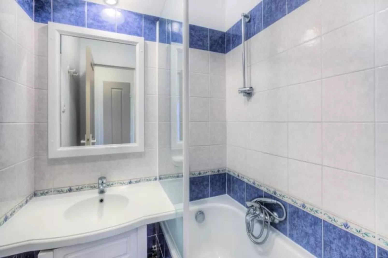 Appartement à Roquebrune près des Issambres-Image-tags.