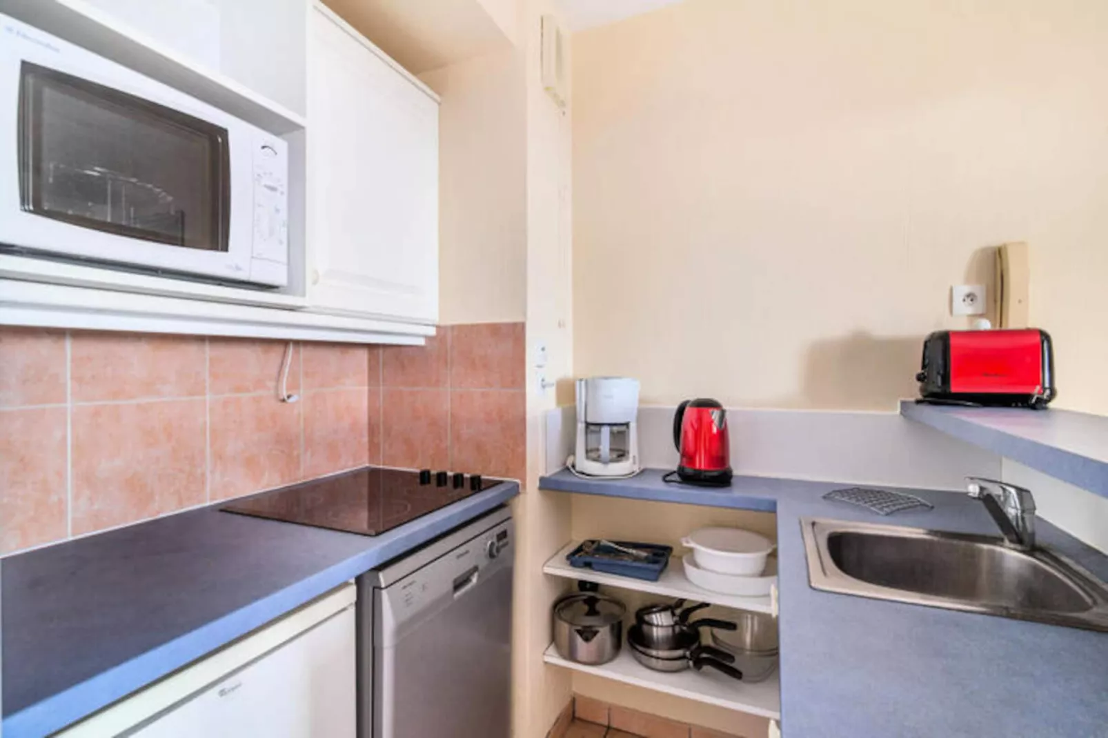 Wohnung in Roquebrune nahe Bougnon Strand-Image-tags.