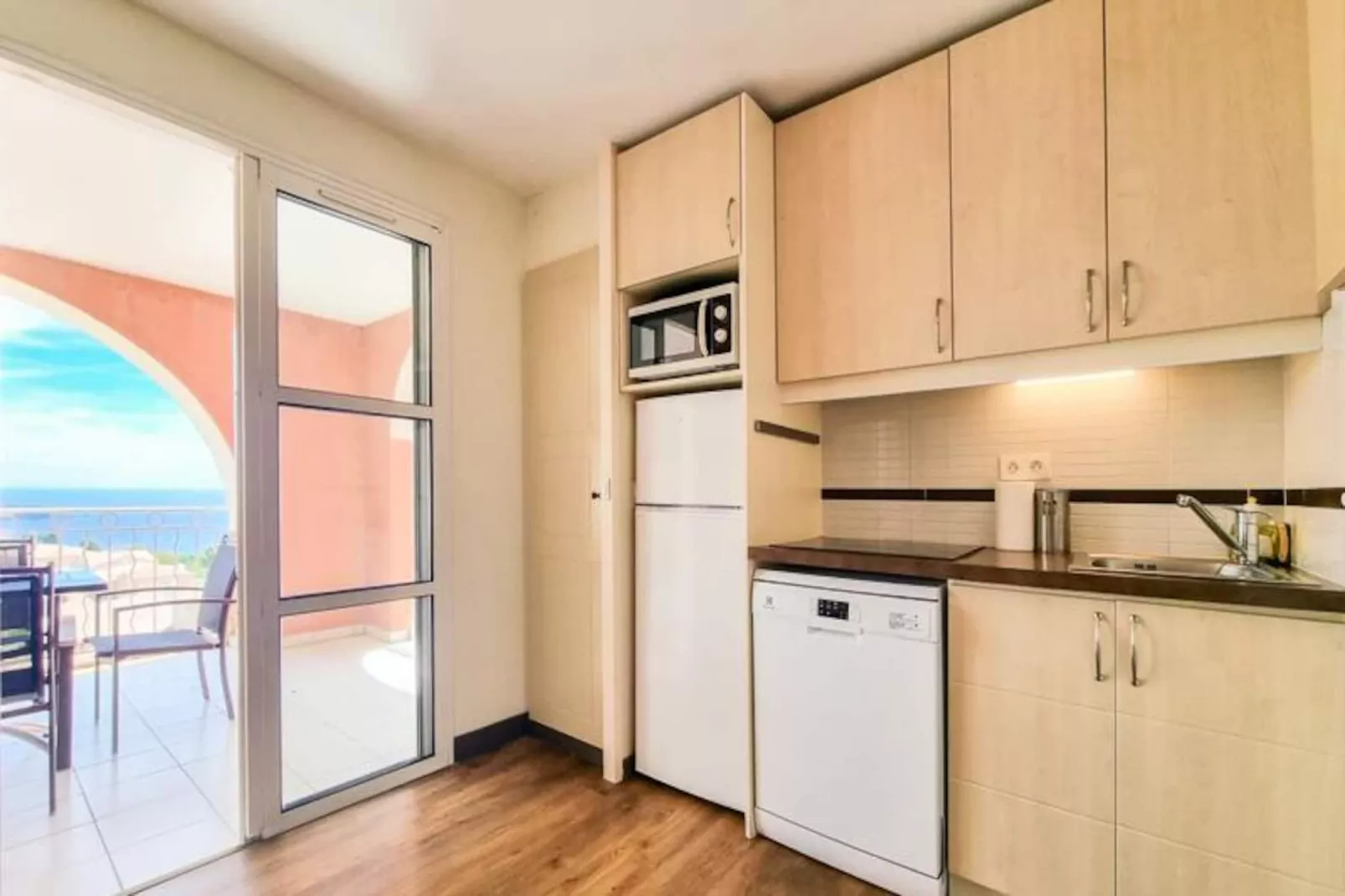 Appartement 6 Pers Vue Mer Pr&egrave;s Des Plages &agrave; Agay-Image-tags.