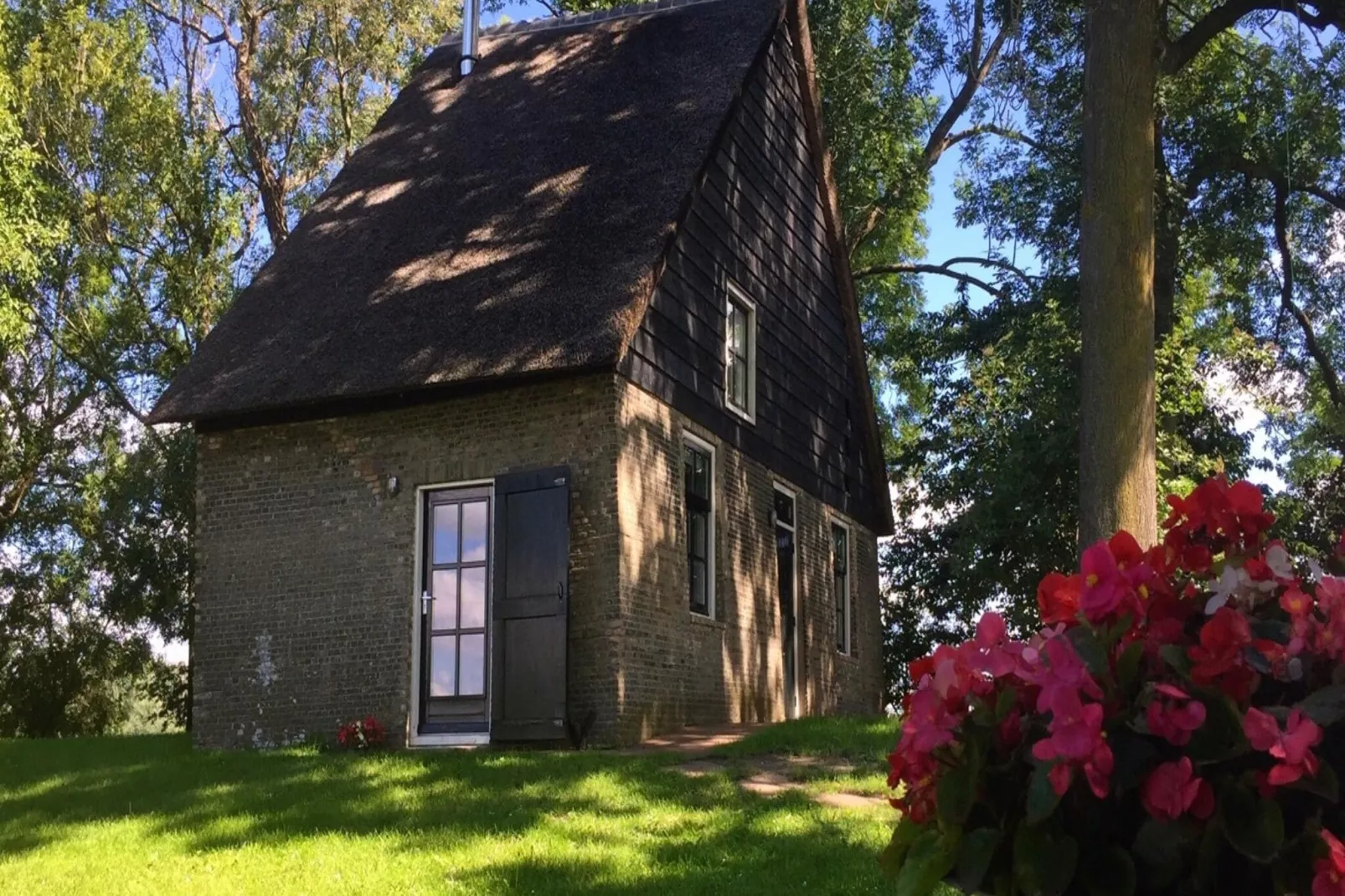 Het Biesbosch huisje-Außenbereich Sommer