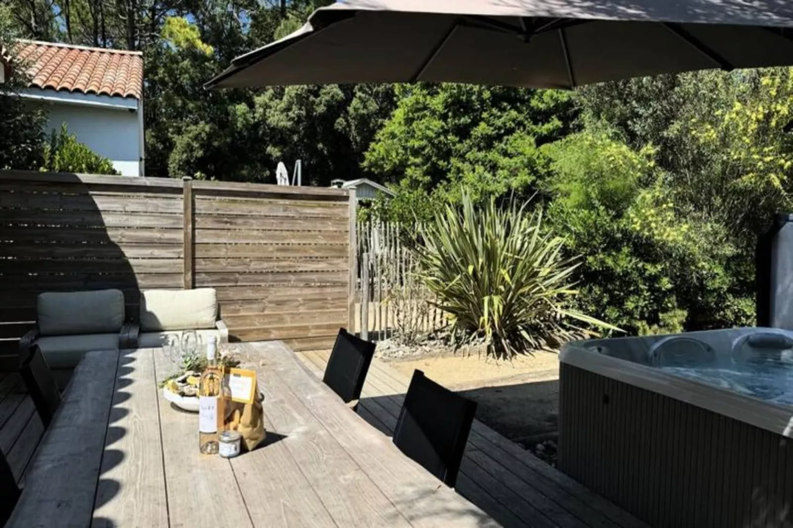 Villa Br&eacute;sil - Domaine Le Sherwood-Exterior in summer