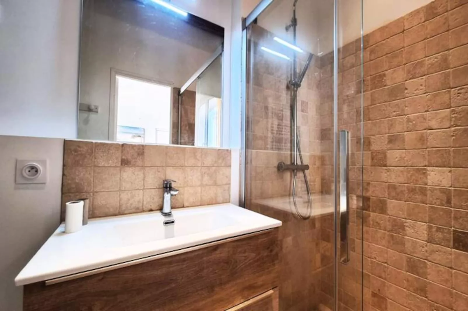 ⛵ Les Petites Roches - Acc&egrave;s Plage Priv&eacute;-Image-tags.