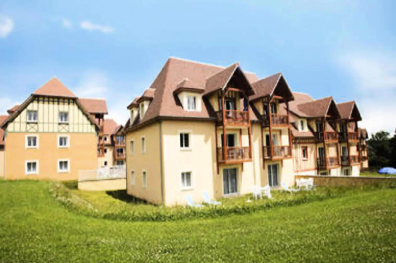 La Ferme de Deauville - maeva Home-Außenbereich Sommer