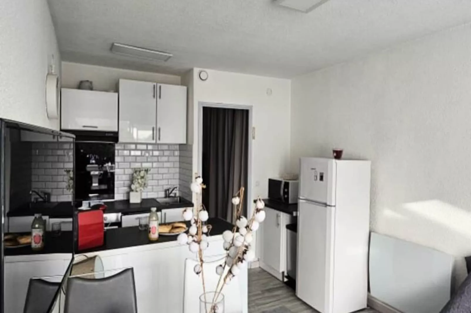 Résidence La Fleur De Roseau 200m De La Plage, 300 M Des Commerces-Image-tags.