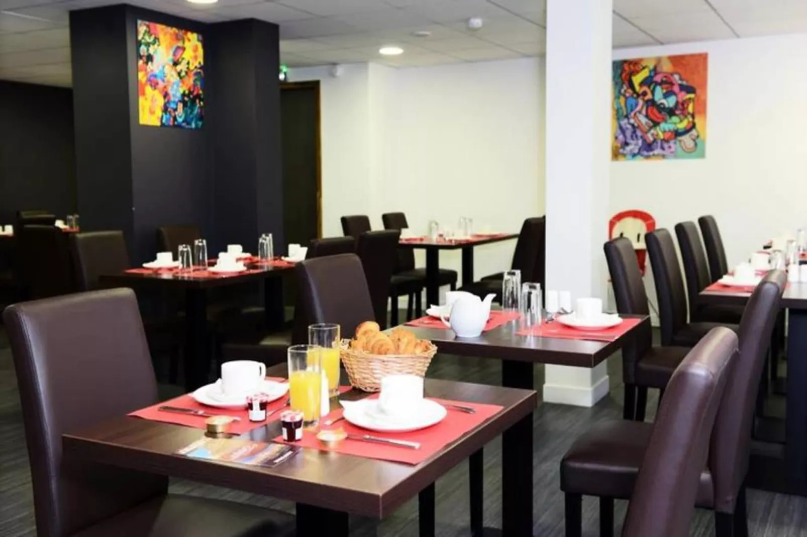 Appart'hôtel Odalys Colombélie-Dining room