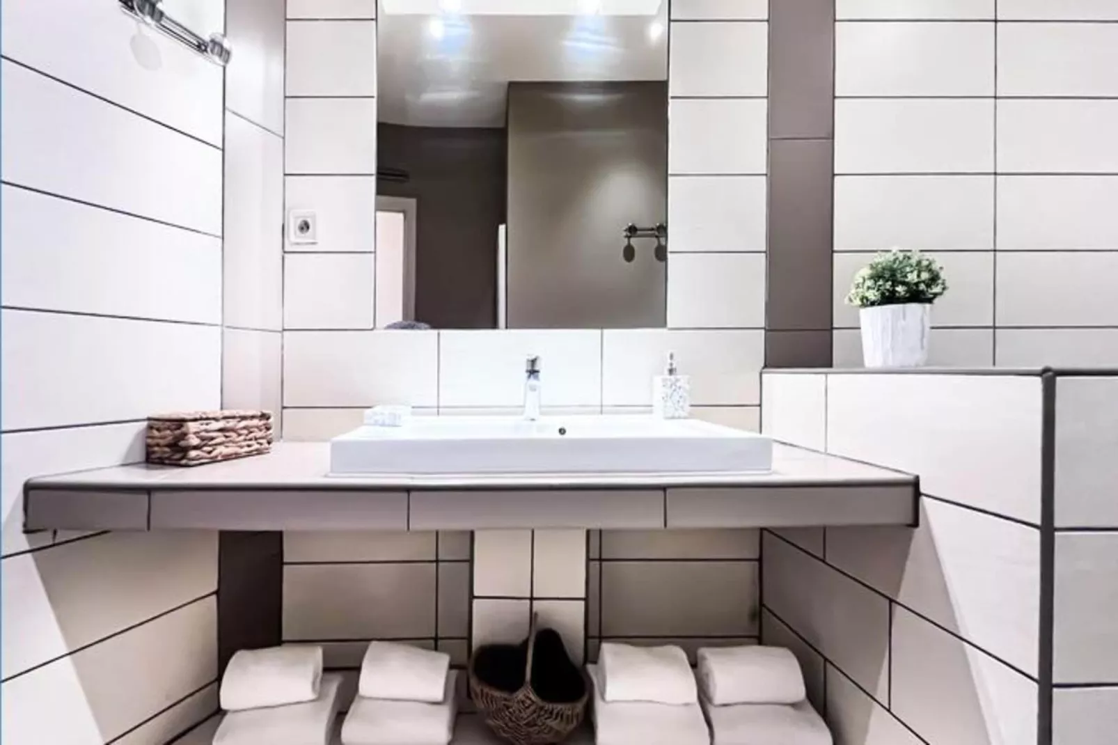 Charmant Appartement Pour 4 Dans Le Centre Ville De Bordeaux-Salle de bain