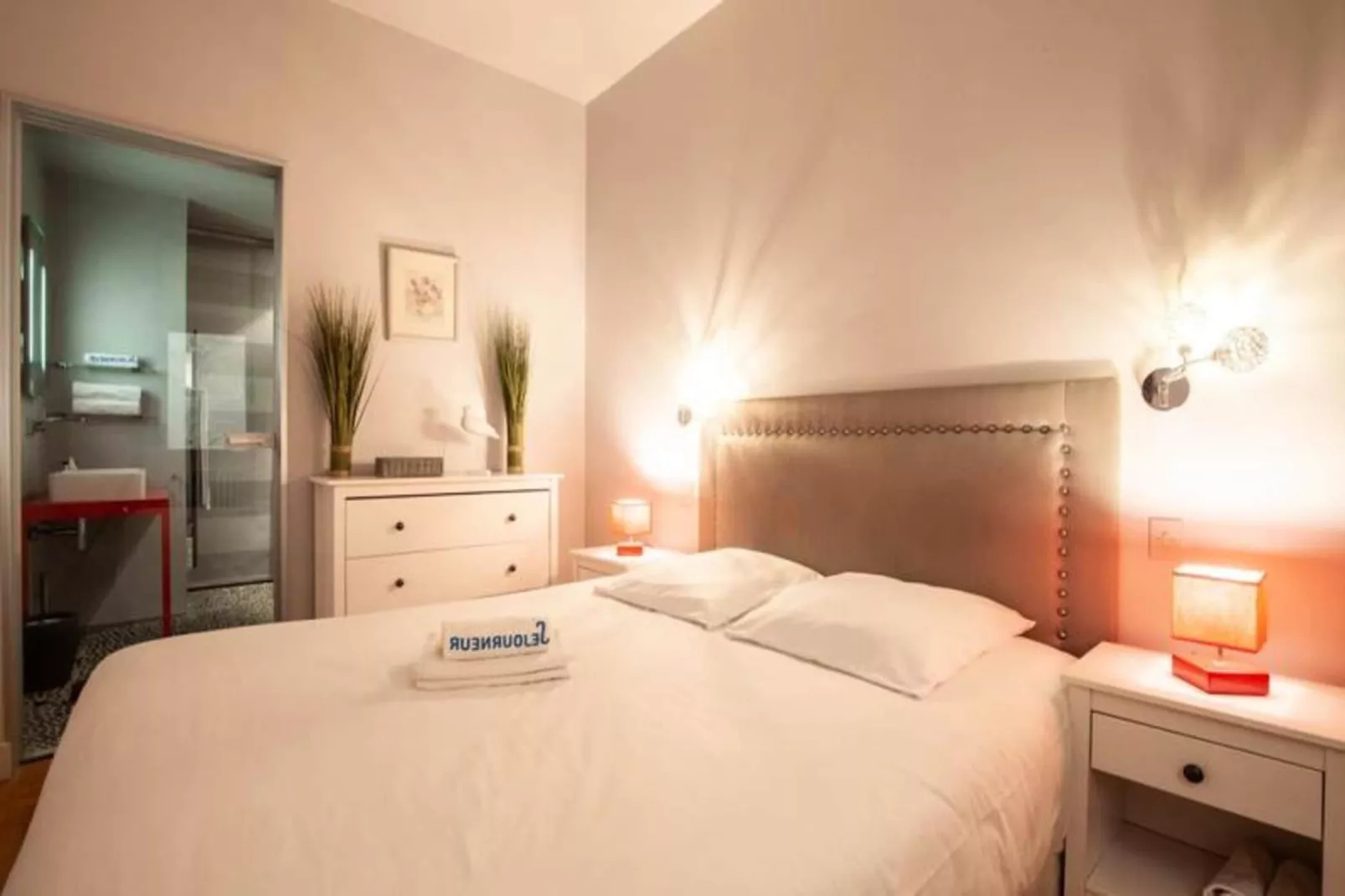 Superbe Appartement &agrave; La Belle Pierre Pour 4 Dans La Rue Des Antiquaires-Exterior in summer