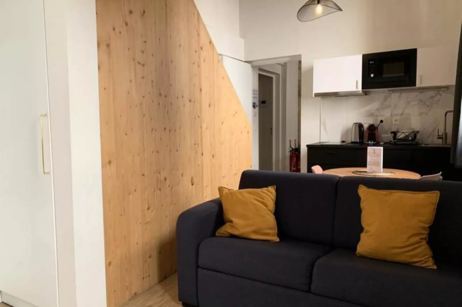 Duplex Confortable Dans La Belle Pierre Plac&eacute; Au Porte De La Gare St-jean-Salon