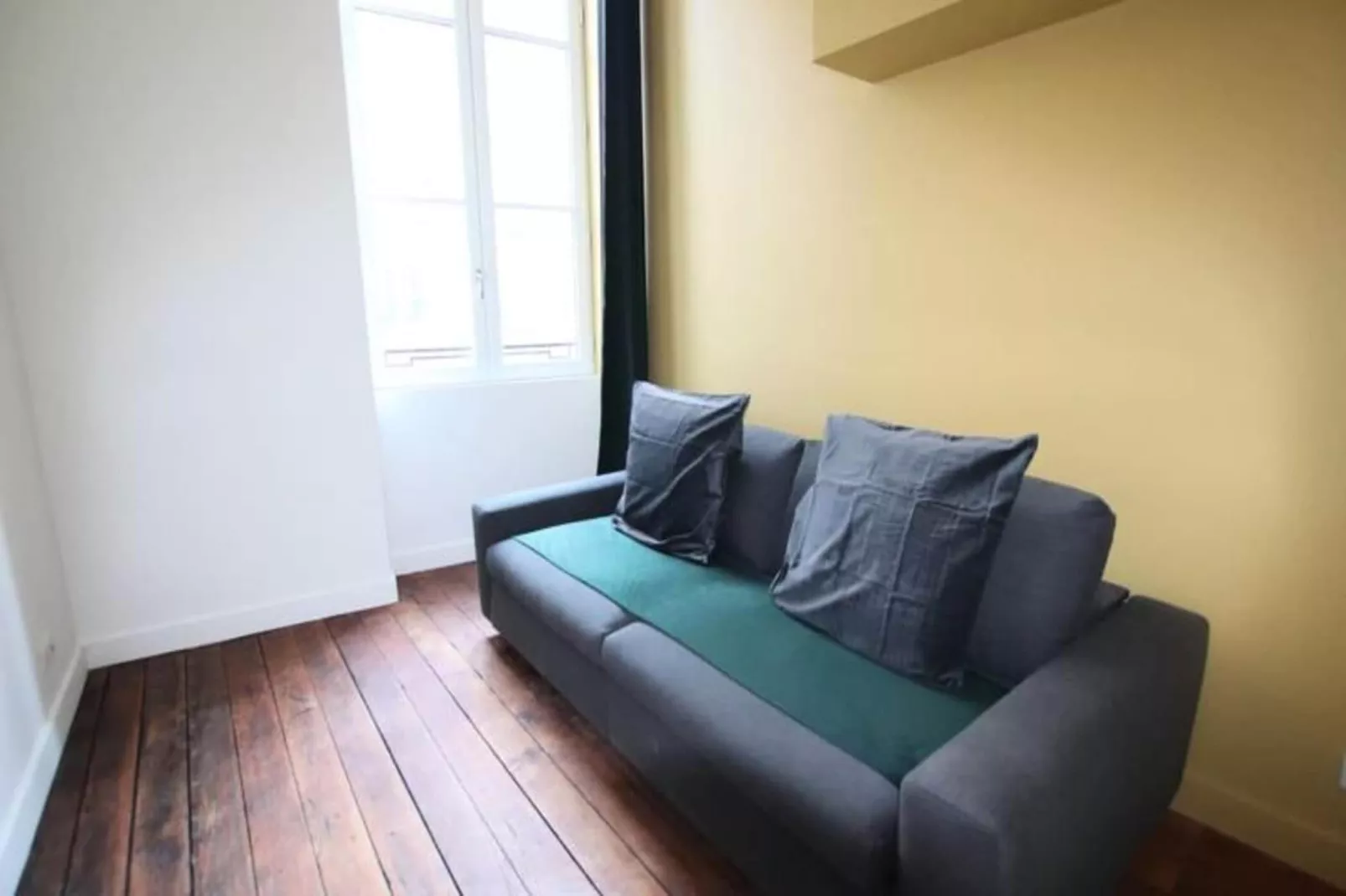 Charmant Et Rayonnant Appartement De 55 M&sup2; Situ&eacute; Dans Le Coeur De Bordeaux-Salon