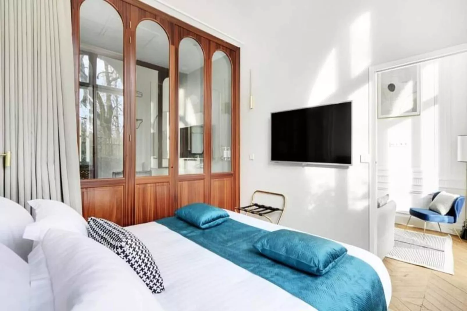 Maison Labruy&egrave;re - Suite Jardin Royal-Dining room