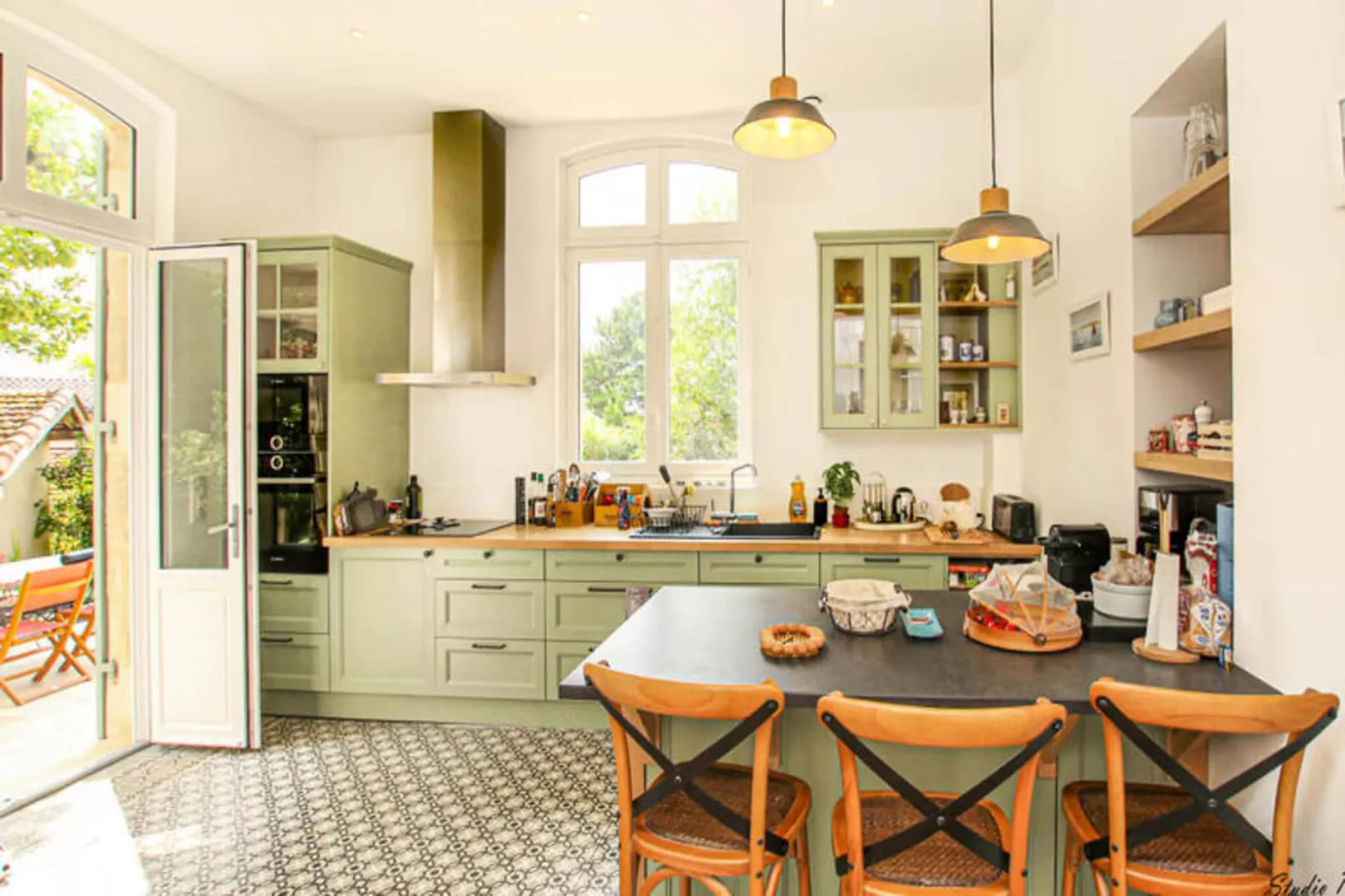 Villa Familiale R&eacute;nov&eacute;e &agrave; Arcachon &ndash; 6 Ch, 4 Sdb, Entre 8 &agrave; 10 Pers-Ambiente