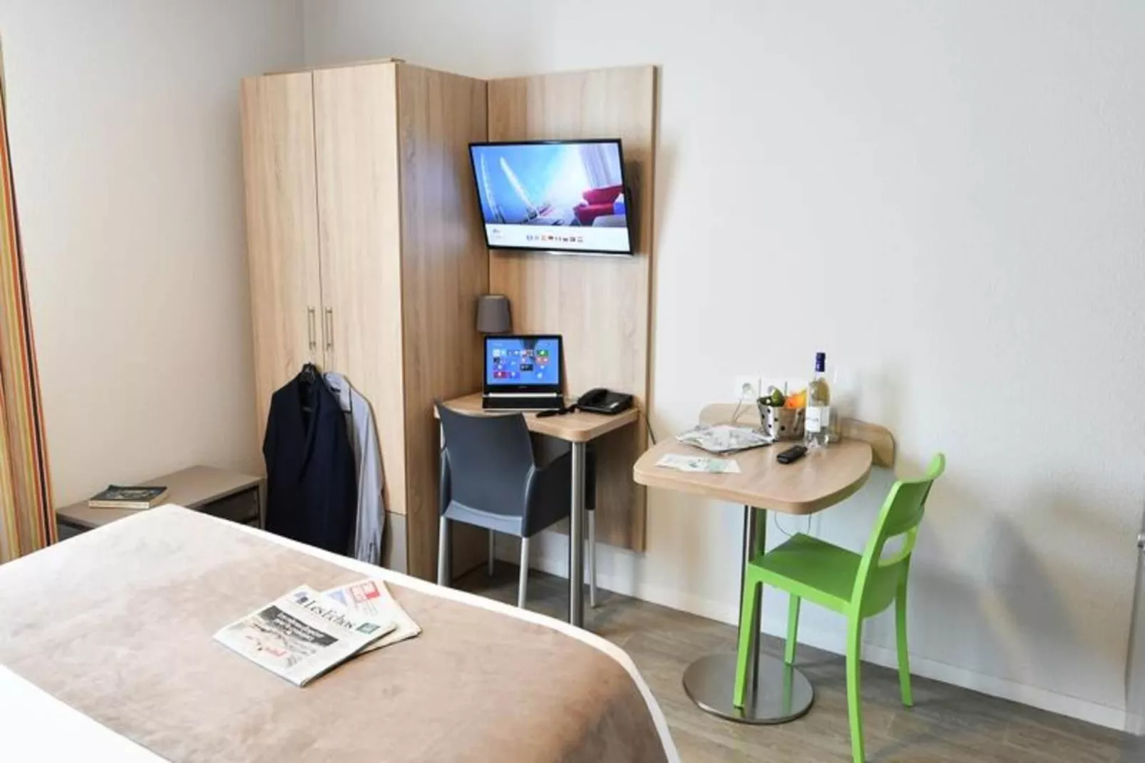 Appart'Hôtel Mer & Golf Bordeaux Bassins à Flot***-Living room