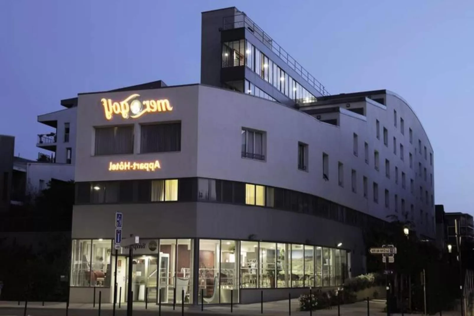 Appart'Hôtel Mer & Golf Bordeaux Bassins à Flot***-Exterior in summer