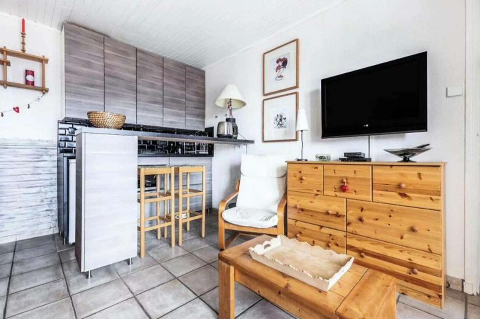 Appartement à l'Alpe d'Huez retour skis aux pieds - maeva Home-Exterior in summer