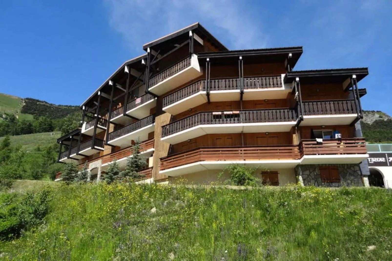 Résidence Ecrins 7-Exterior in summer