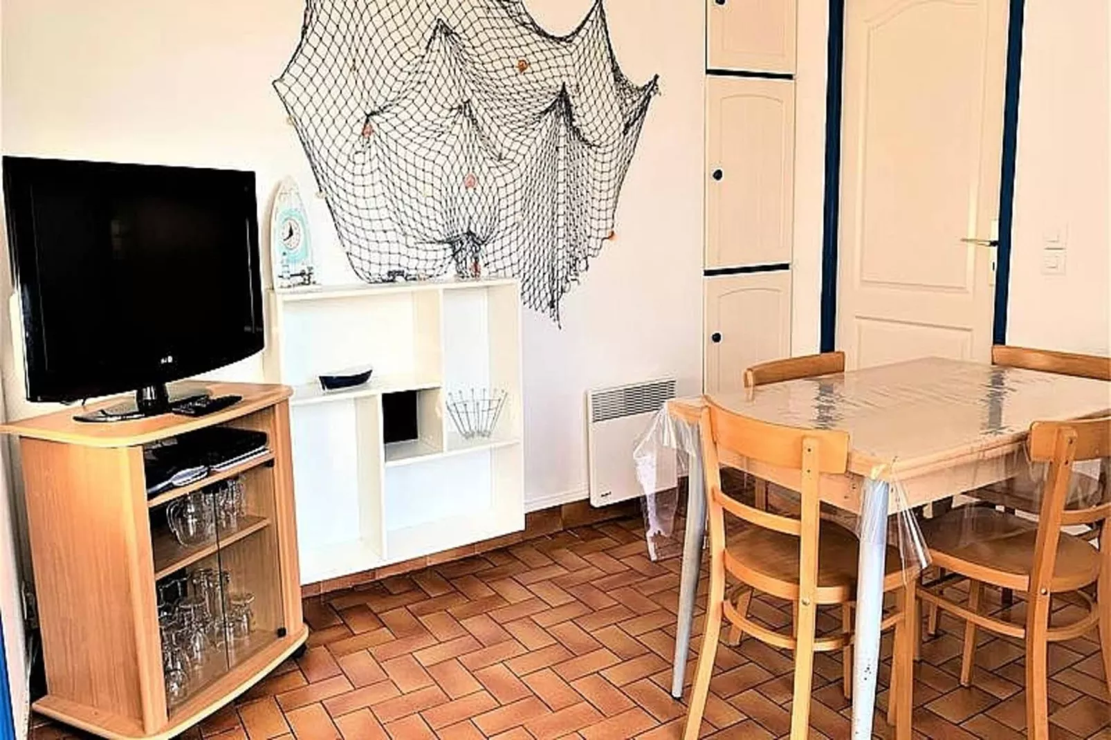 Résidence 28 Rue Des Corsaires-Dining room