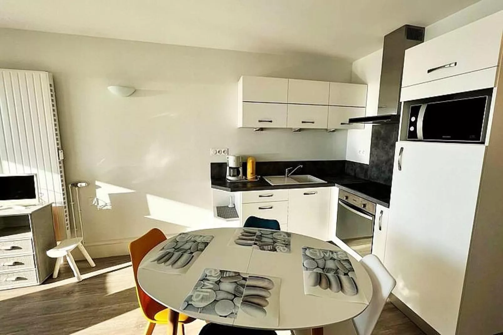 Résidence Dauphins-Esszimmer