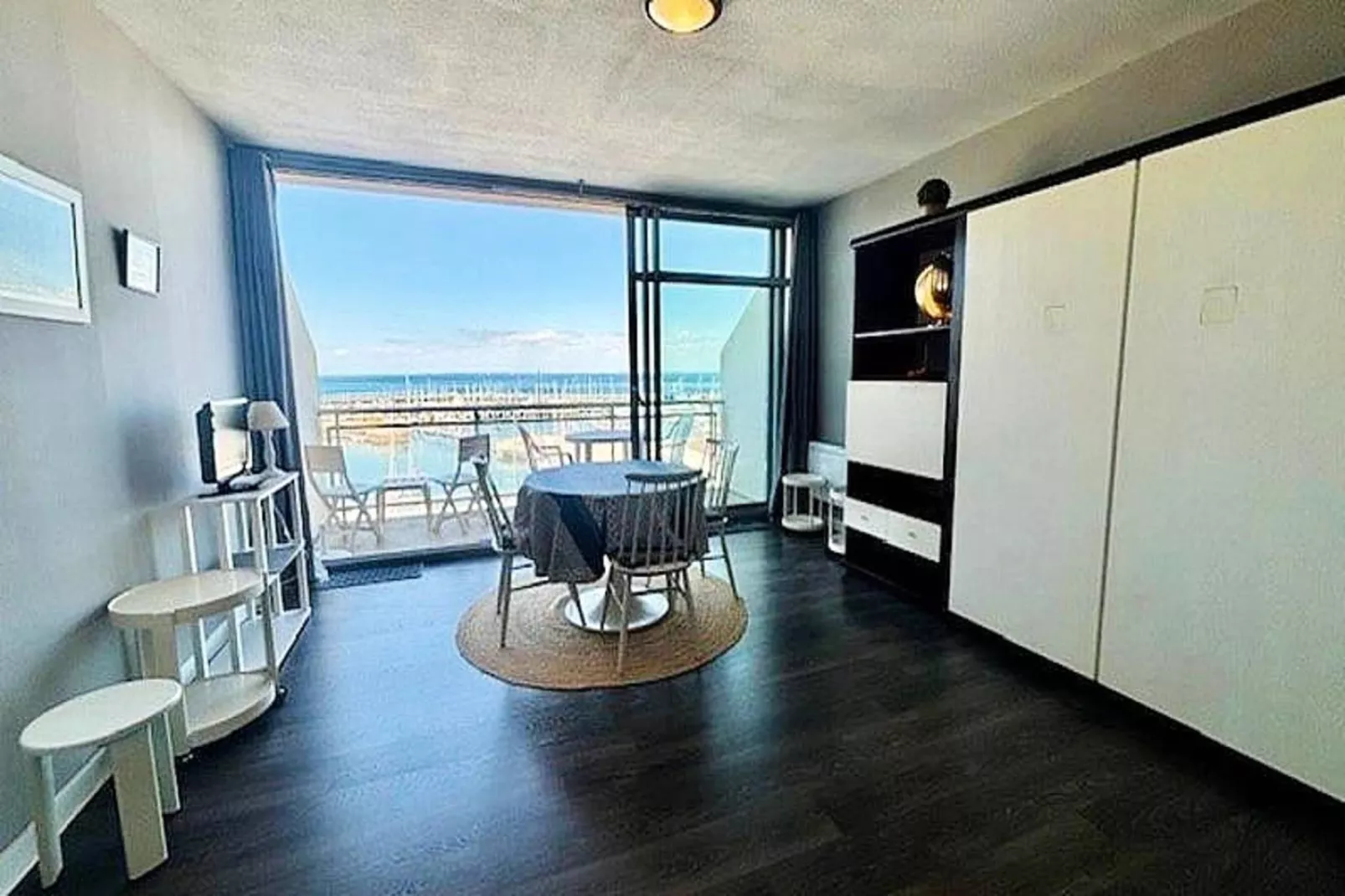 Résidence Le Mane-Dining room