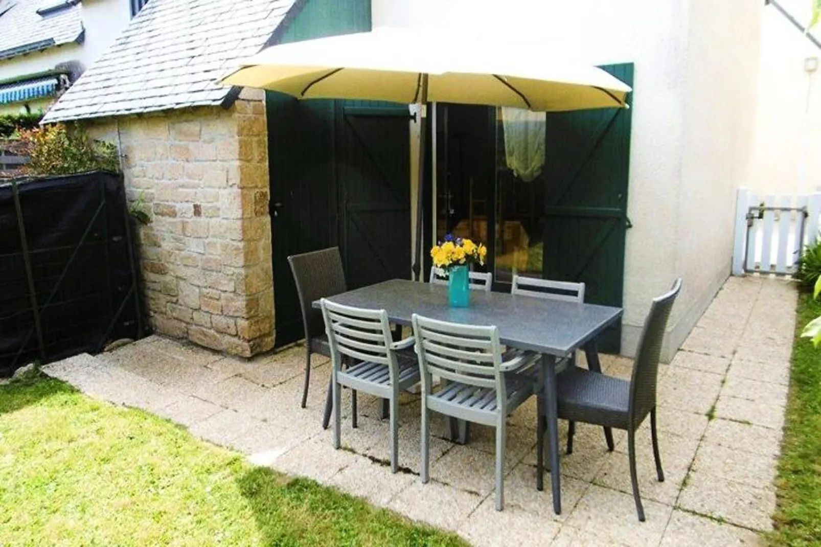 Résidence Duguay Trouin-Gardens in summer