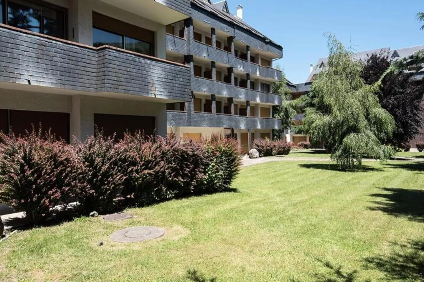 Résidence Grand Pre  D-Exterior in summer