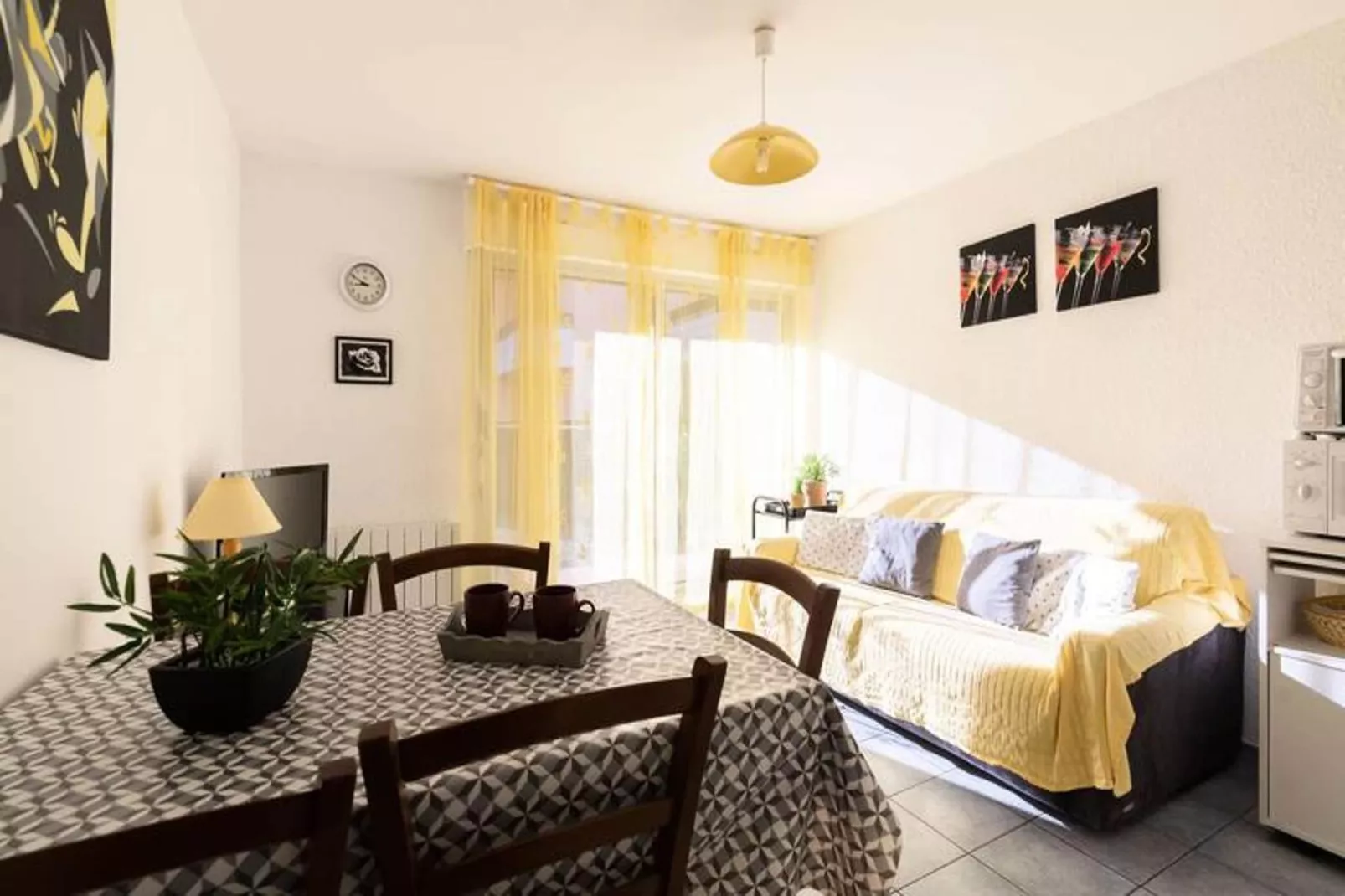 Résidence H.th.i:iris-Dining room