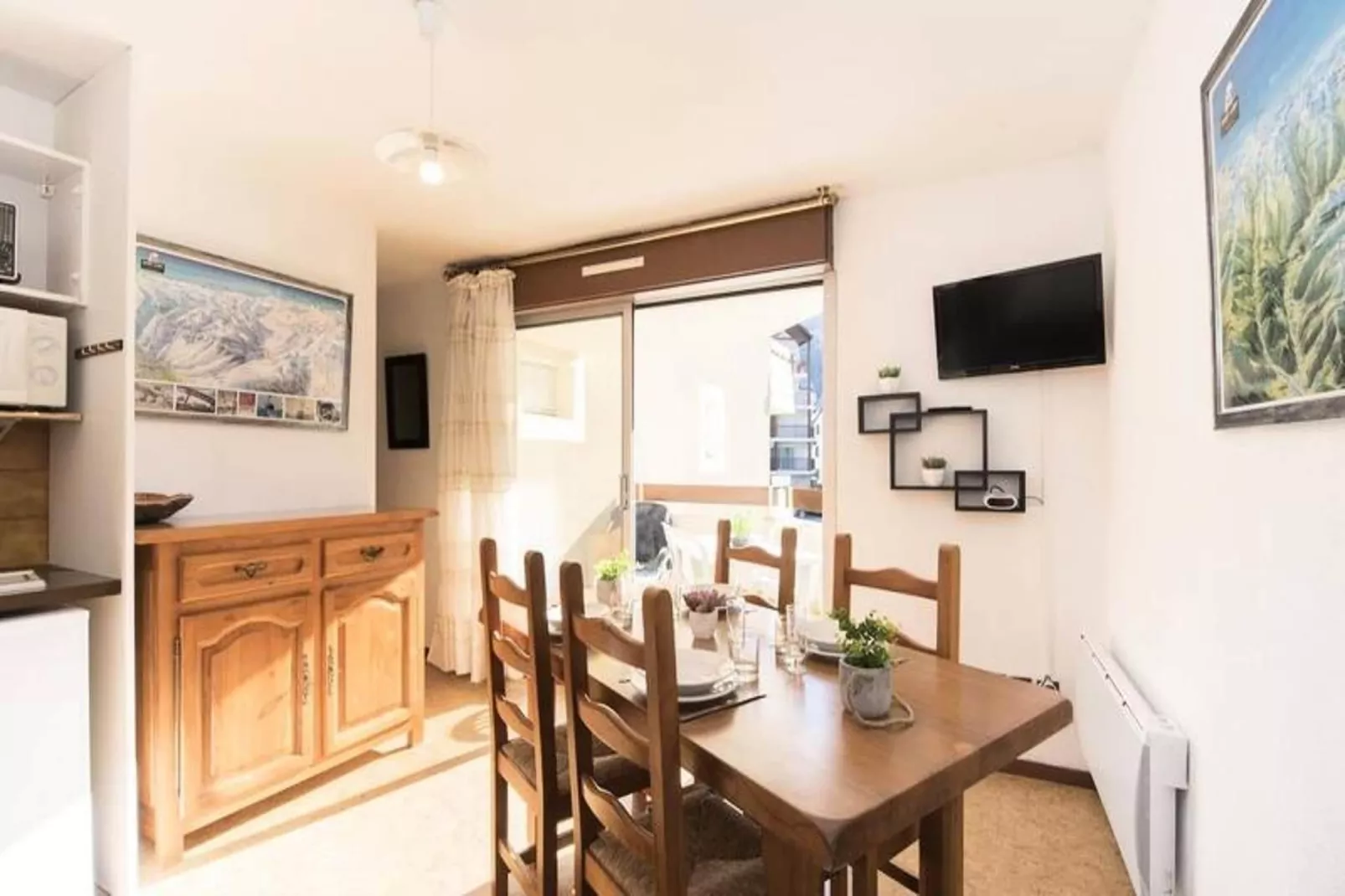 Résidence H.th.ii:bat.6-Dining room