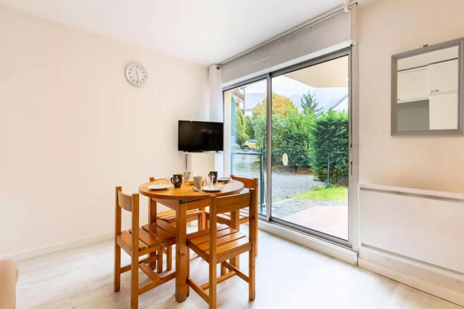 Résidence H.th.ii:bat.6-Dining room