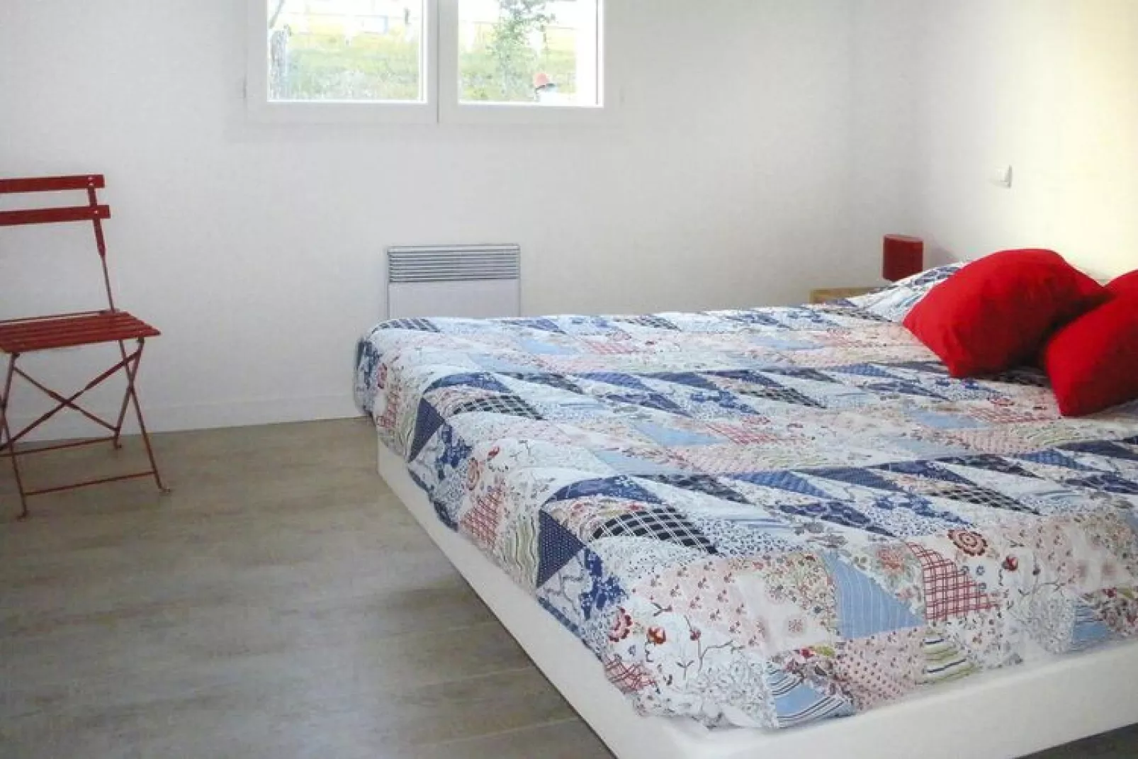 Holiday home with pool Grayan-et-l'Hôpital-Chambre