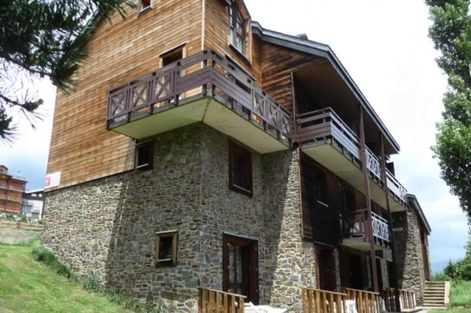 VVF Résidence Les Angles Pyrénées-Außenbereich Sommer