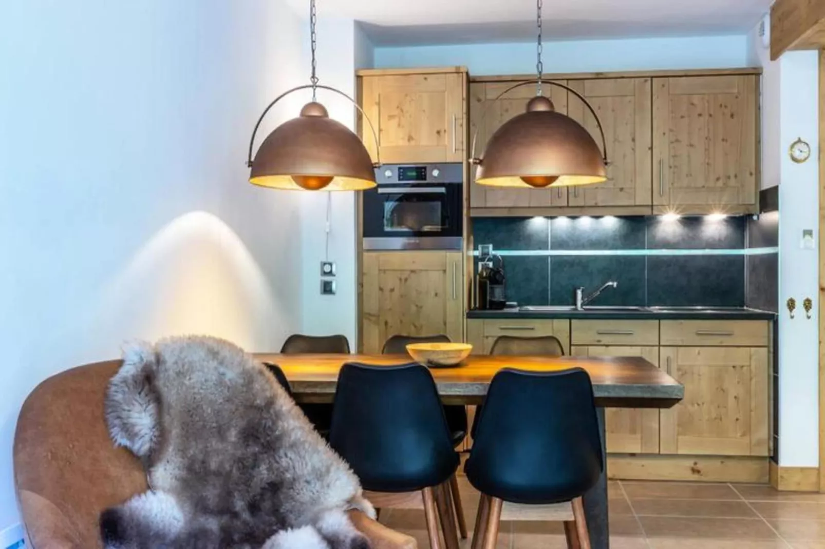 Résidence La Grange Aux Fees-Dining room