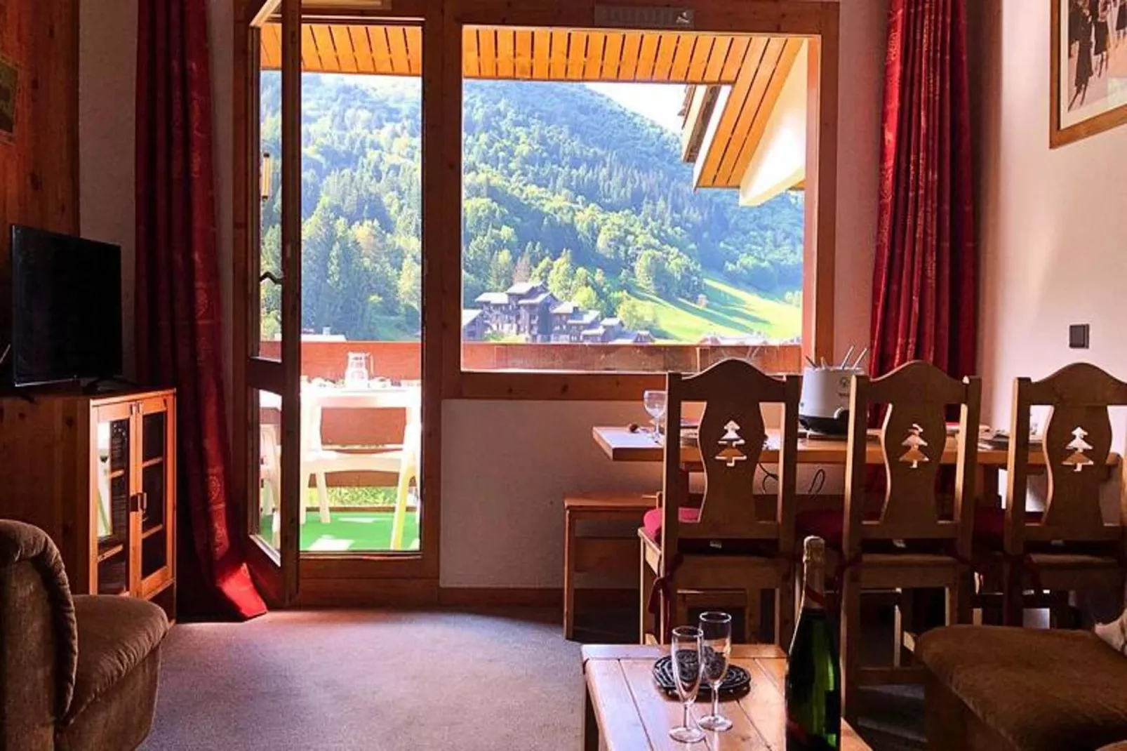 Résidence Cotes-Dining room