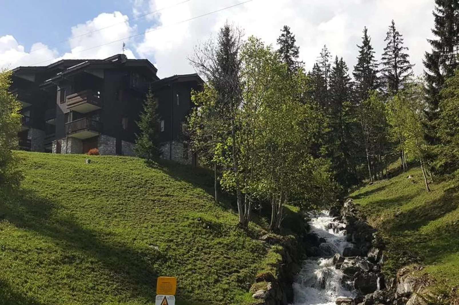 Résidence Riondet-Außenbereich Sommer