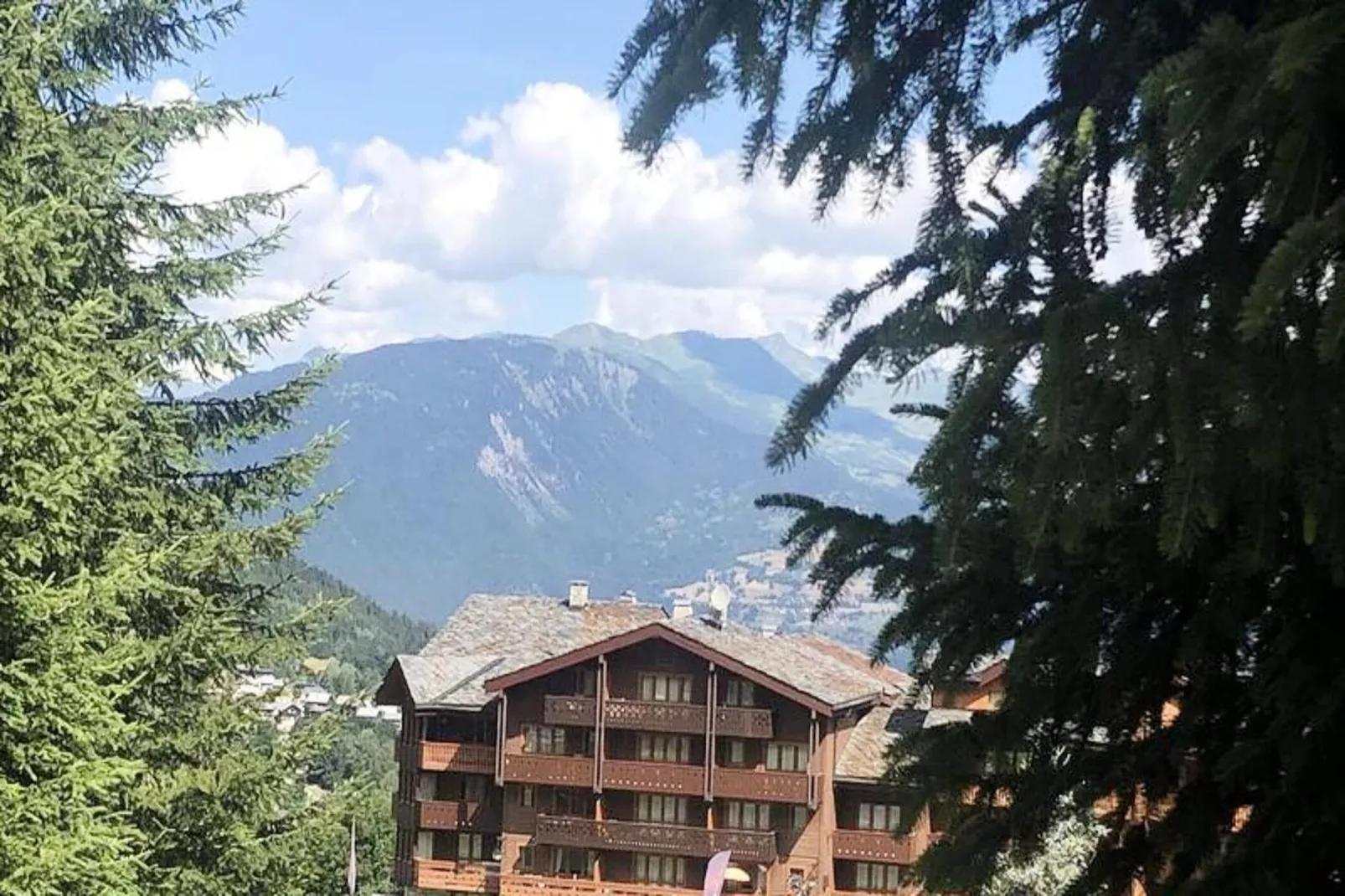 Résidence Valeriane-View in summer