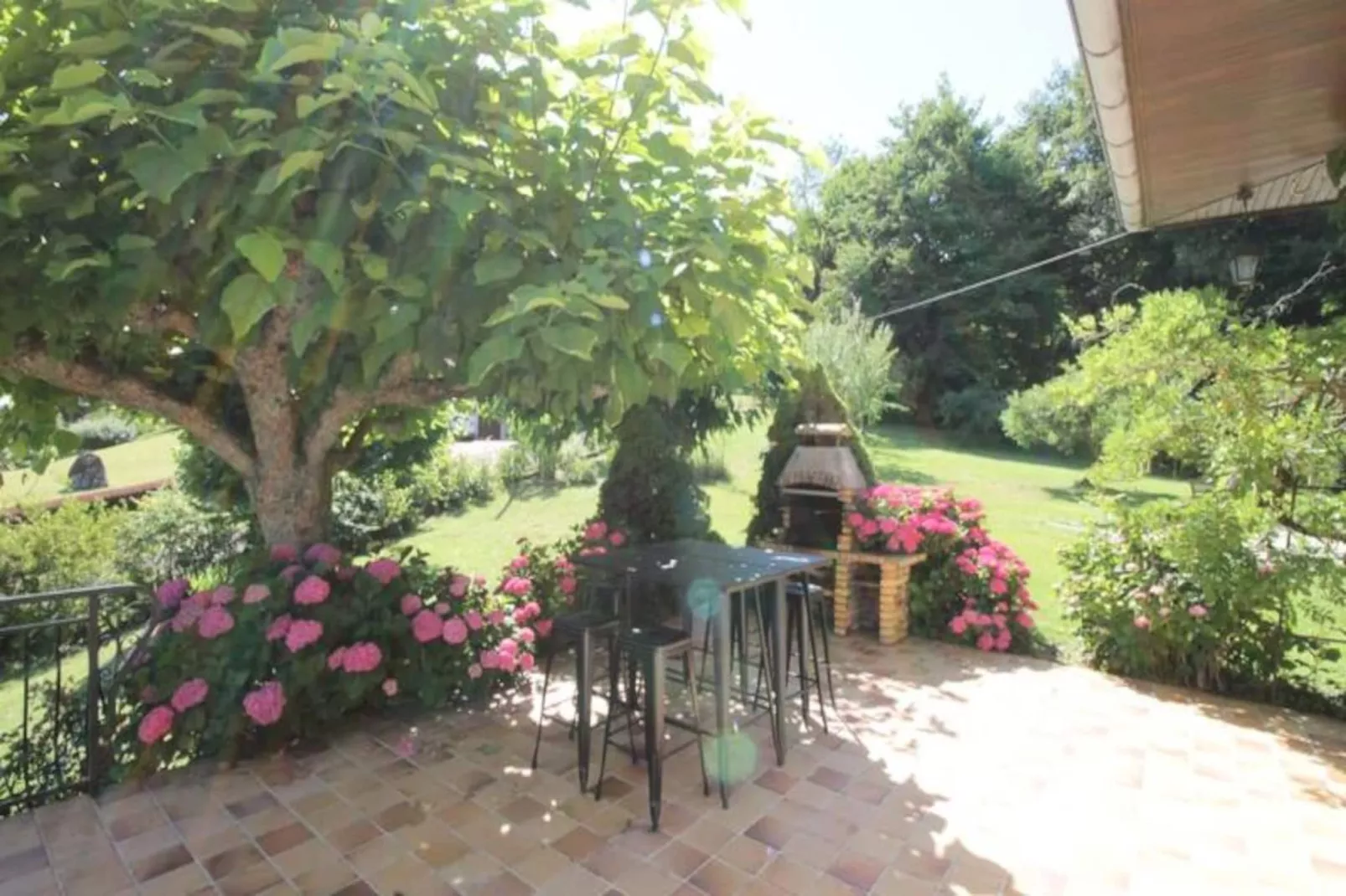 Belle Villa Sur Les Coteaux Du Lac D'aiguebelette!-Image-tags.