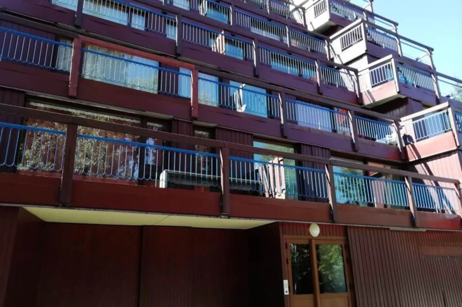 Résidence Miravidi-Exterior in summer