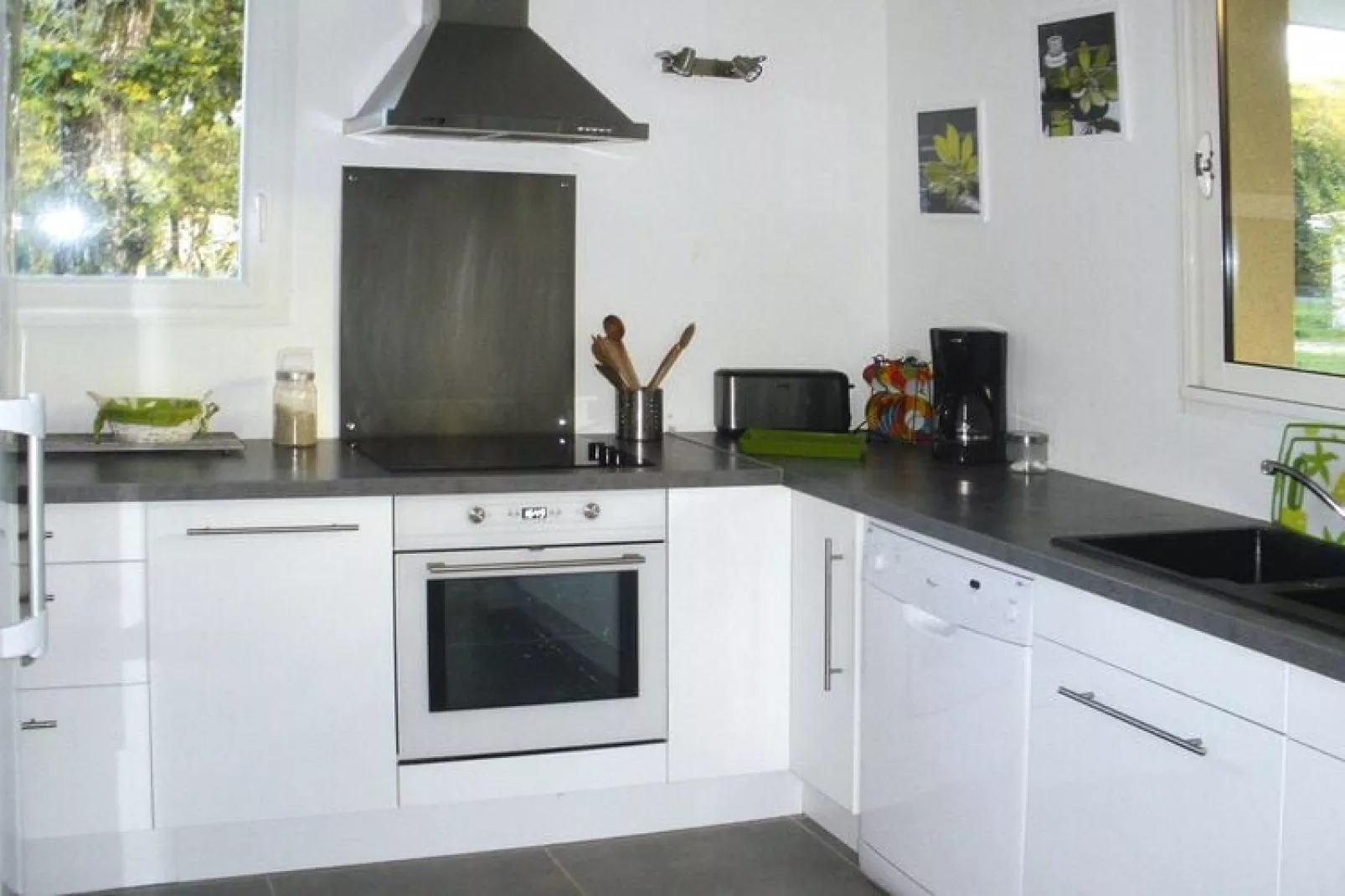 Holiday home with pool Grayan-et-l'Hôpital-Cuisine